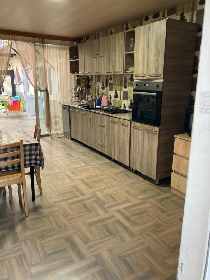 Guest House Barbi バトゥーミ エクステリア 写真
