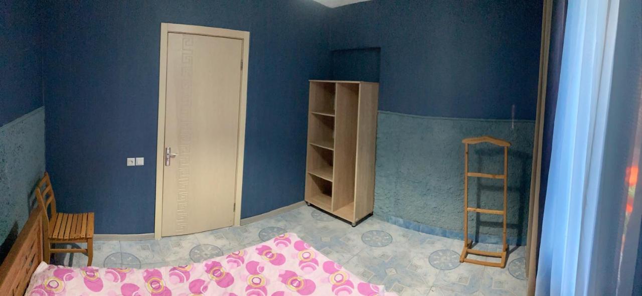 Guest House Barbi バトゥーミ エクステリア 写真