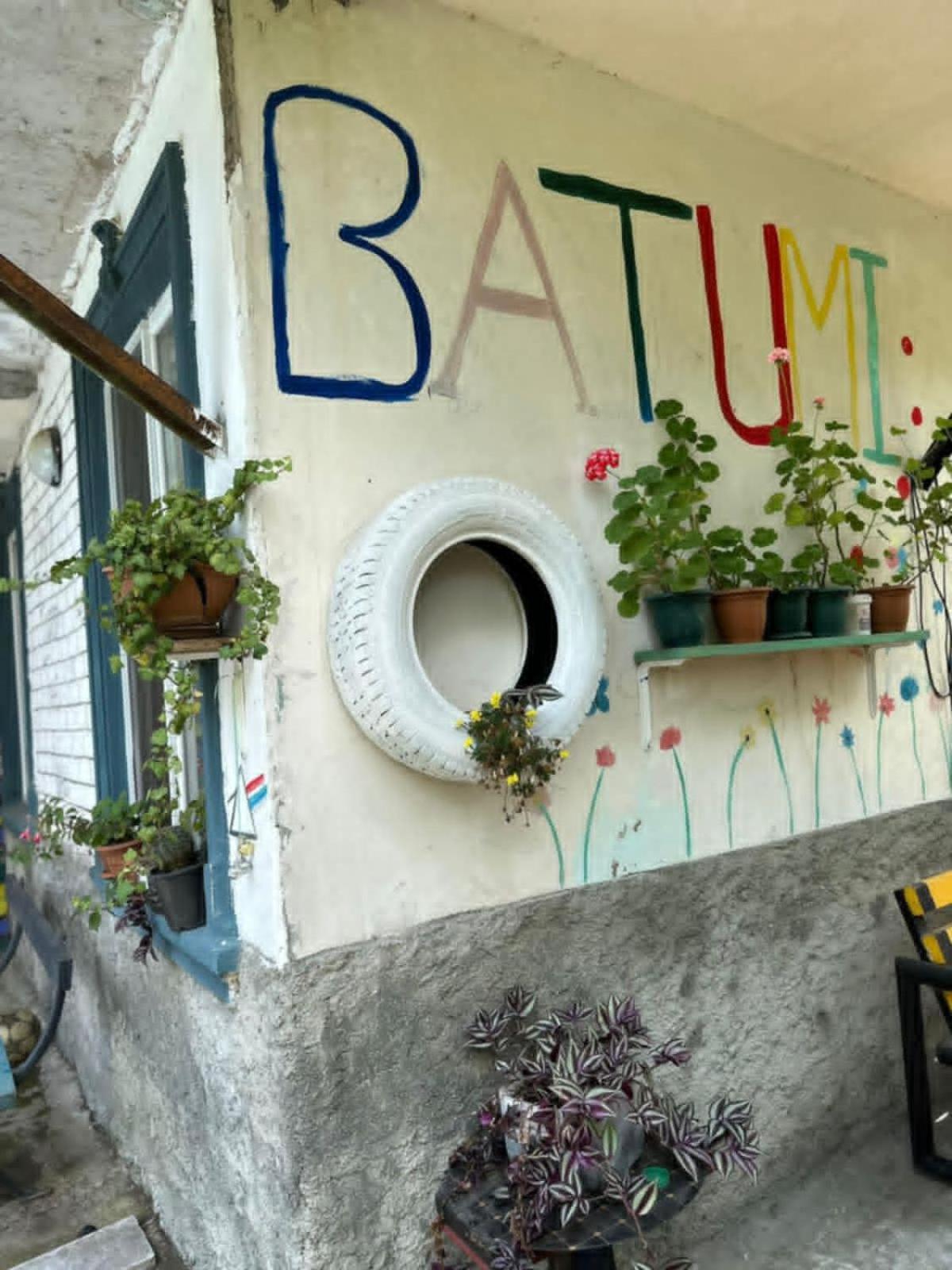 Guest House Barbi バトゥーミ エクステリア 写真