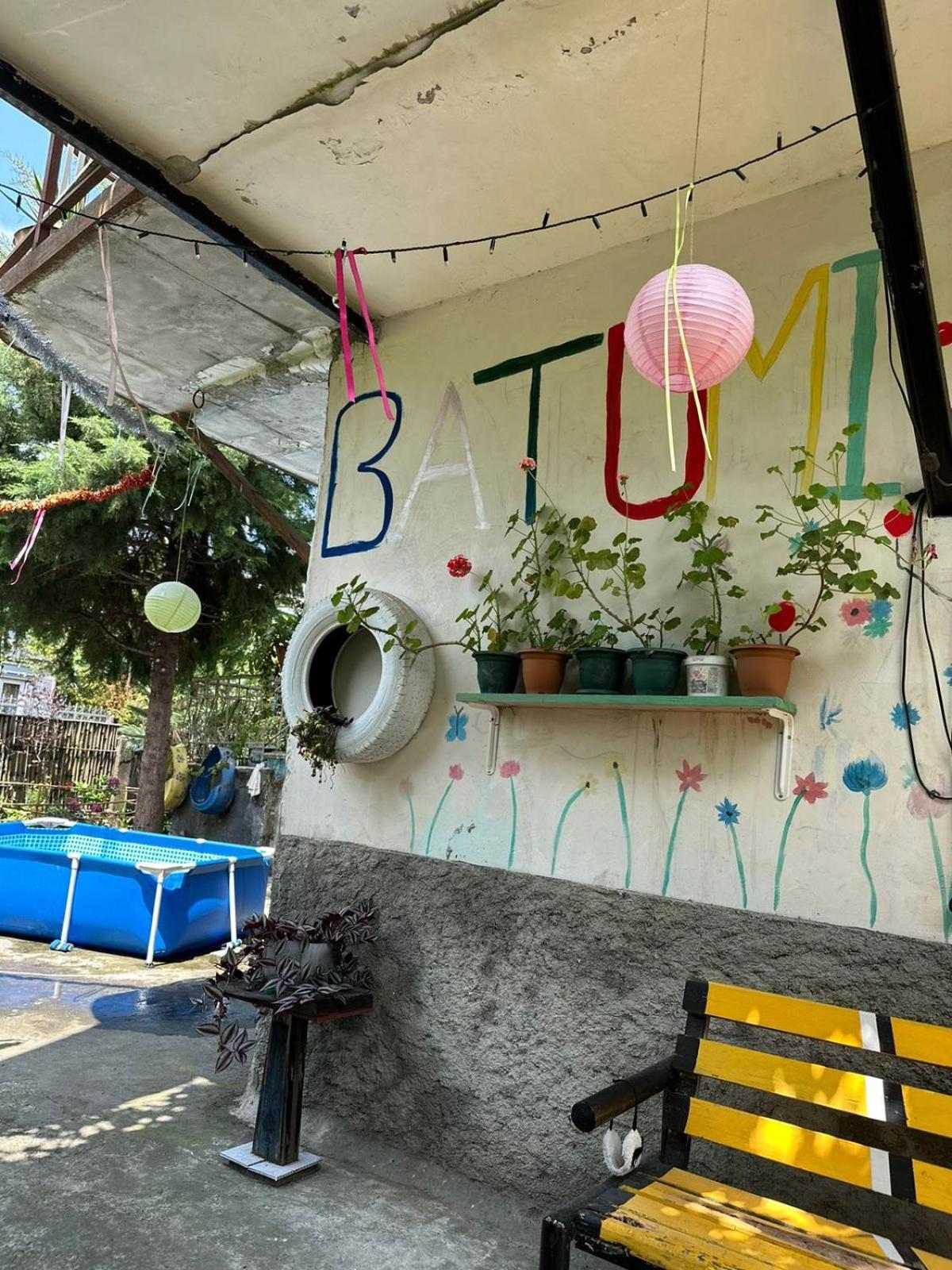 Guest House Barbi バトゥーミ エクステリア 写真