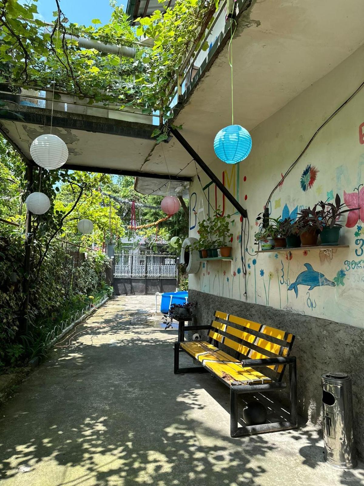 Guest House Barbi バトゥーミ エクステリア 写真